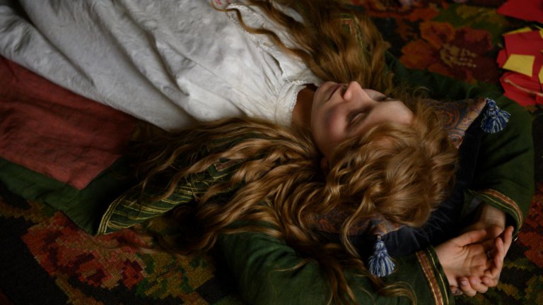 "Малки жени" (Little Women) 
Премиера: 7 февруари
Филмът на Грета Геруиг е номиниран за "Оскар" за най-добър филм и ще можете да се убедите в качествата му дни преди церемонията по връчване на наградите. Адаптация е на романа на Луиза Мей Олкът от средата на XIX в. В центъра на историята са сестрите Марч - Джо, Мег, Бет и Ейми, и предизвикателствата, с които е изпълнен техният живот. Филмът има още 5 номинации за "Оскар", така че определено заслужава да му се обърне внимание.