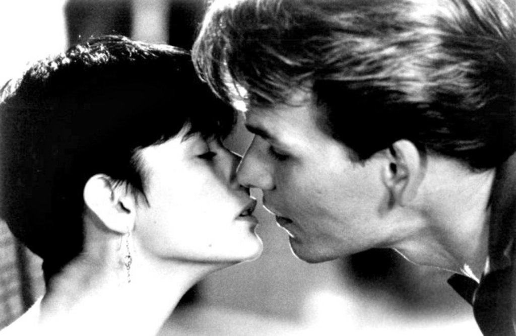 \"Ghost\" (1990) 
След смъртта на млад мъж, духът му остава на Земята, за да предупреди жена си за наближаваща опасност.