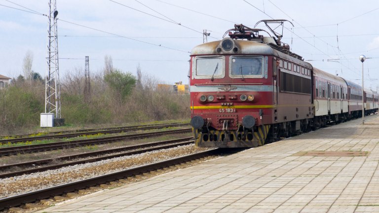 Спират движението на международните влакове извън страната