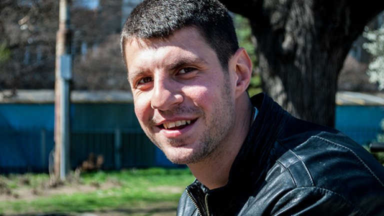 Станислав Мънков лоби риба с изкуствена муха и е републикански шампион през 2006 г., 2007 г., 2008 г. и 2013 г.