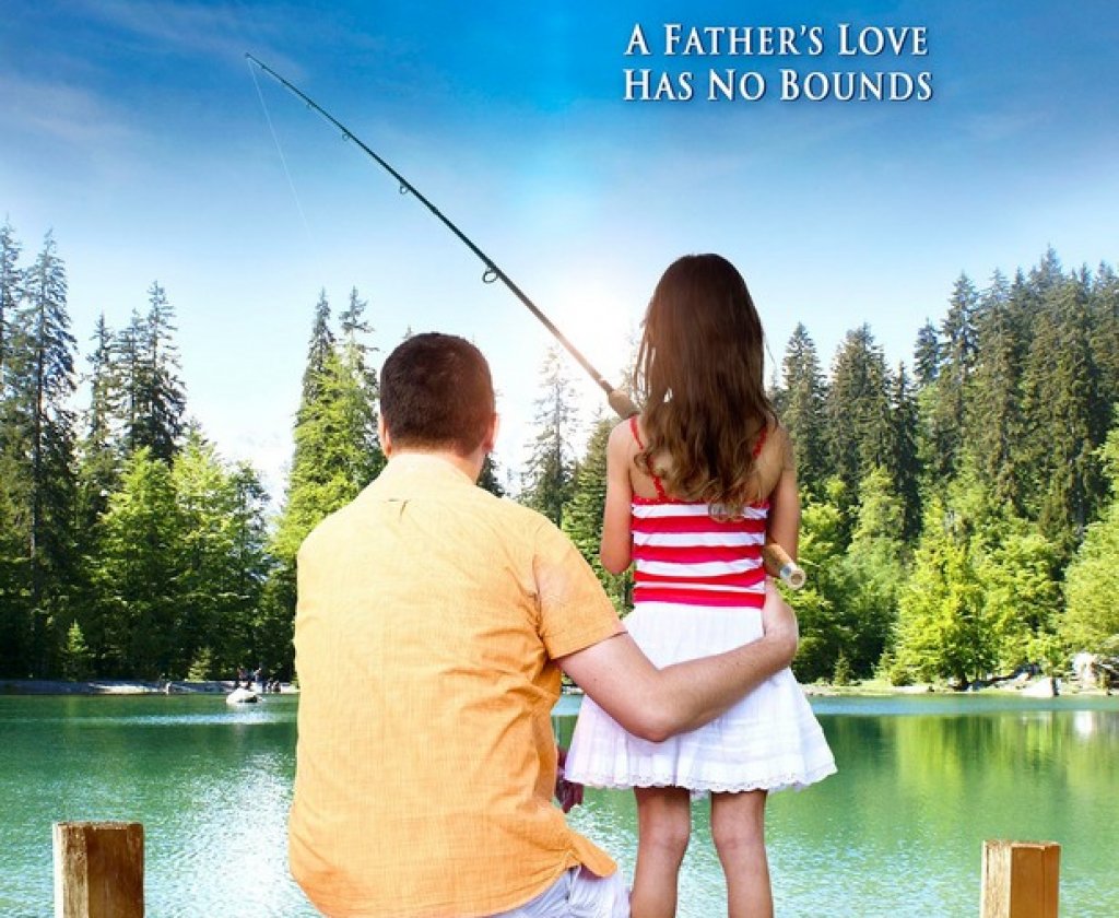 Обезпокоителният начин, по който бащата е прегърнал дъщеря си, е допълнен от лозунга „Бащината любов няма граници” в един твърде двусмислен постер. Не е ясно какво общо има риболовът, но този филм е предизвикал положителни отзиви и е със средна оценка 8/10 в iMDB!