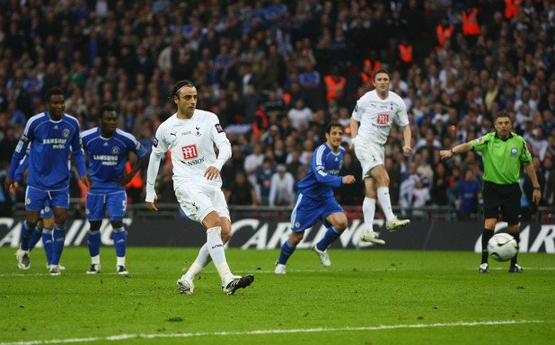 Димитър Бербатов вкарва най-хладнокръвната дузпа в историята на турнира - небрежно пускайки топката във вратата на Челси за обрата от 0:1 до 2:1 през 2008 г.