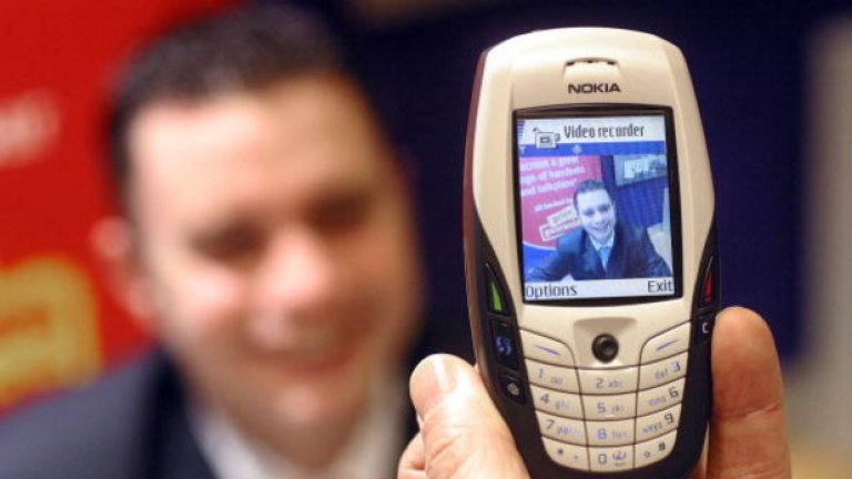 6. Nokia 6600

Спомняте ли си колко популярна беше яйцевидната Nokia? Въпреки не беше от най-евтините джаджи през 2003 г., Nokia 6600 продаде повече от 150 млн. бройки. 