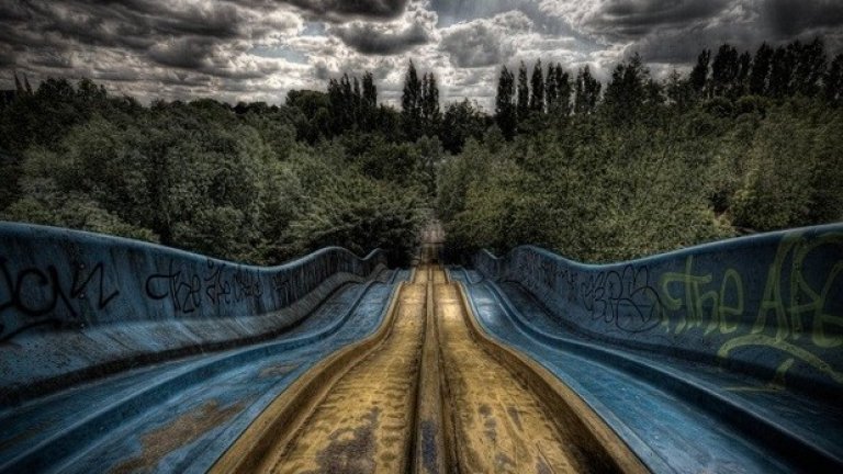 Дадипарк (Dadipark) в Дадизел, Белгия отваря врати през 1950 година. Изоставен е от 2002-ра