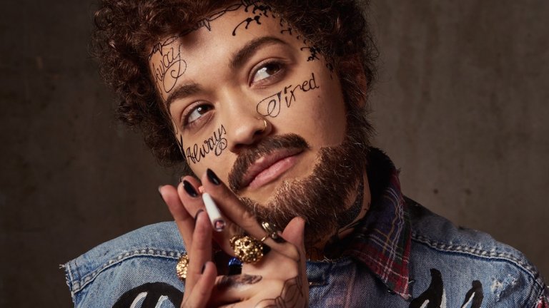 Певицата Рита Ора като своя колега Post Malone.