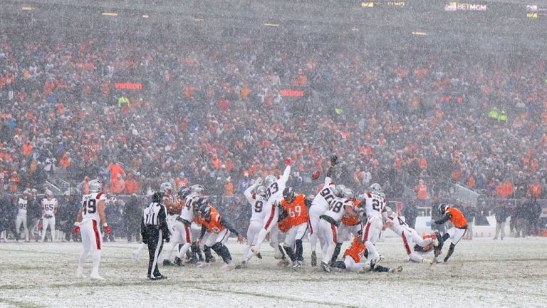 Пейтриътс и Сийхоукс ще се изправят един срещу друг на Супербоул LX