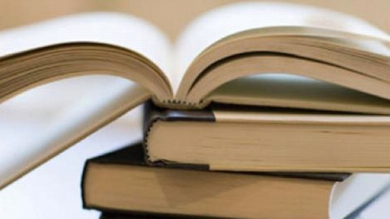Родната литература е хаотично, недостатъчно и съвсем непълно представена на чужд език
