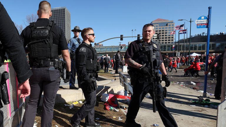 Полицията съобщава за трима задържани