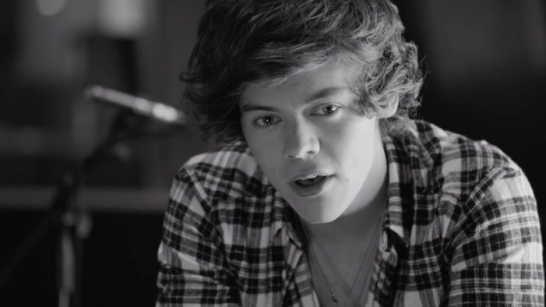 Какво по-романтично от това Хари Стайлс да те гледа в очите и да ти изброява недостатъците