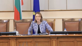 Коя е Ива Митева - новият председател на Народното събрание
