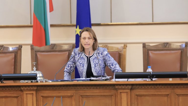 Коя е Ива Митева - новият председател на Народното събрание