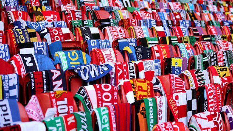 Над 3200 шалчета се получиха по пощата в Ливърпул, за да бъде изписано с тях 96 на терена. Призивът стигна до стотици фенове на отбори от цял свят.