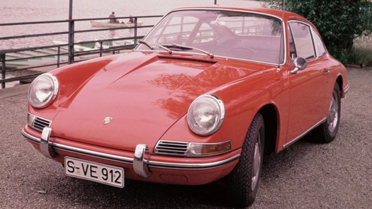 912 (1965)
През 1965 година производството на 356 е прекратено, а двигателят от модела се прехвърля в 912. 912 е предвиден като по-евтина версия на 911 и се произвежда между 1965 и 1969 година.