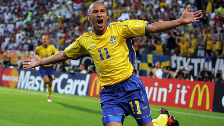 Евро 2004, групова фаза: Швеция – България 5:0
(Люмберг 32`; Ларсон 57`, 58`;  Ибрахимович 78` от дузпа; Албак 90+1`)
Последното ни участие на голямо първенство все още се помни с поредната разгромна загуба от шведите. Въпреки че Хенрик Ларсон бе върнат в състава на Швеция точно преди Евро 2004, след като преди това се бе отказал от националния отбор, нападателят успя да се разпише на два пъти. Мачът в Лисабон не се помни с добро от родните фенове, но ще постоянно включван в подобни класации.
