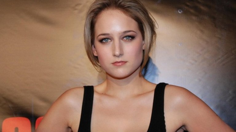 Лийли Собиески е известна освен с ролята си на Жана Д'арк и с това, че въпреки, че е във филмовите среди от 11 годишна, твърди, че е загубила девствеността си на 26 години по време на първата си брачна нощ