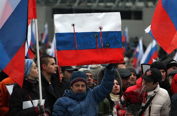 Те носеха най-разнообразни плакати, но основно с руското знаме