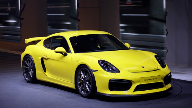 Това е Porsche Cayman GT4.