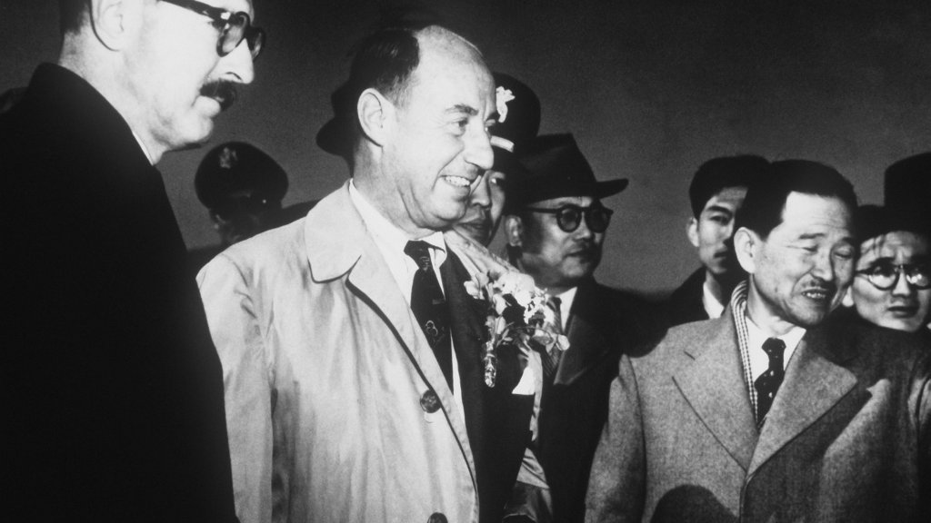 Stevenson_and_Korean_officials_at_USAF_base_in_Korea,_March_1953
