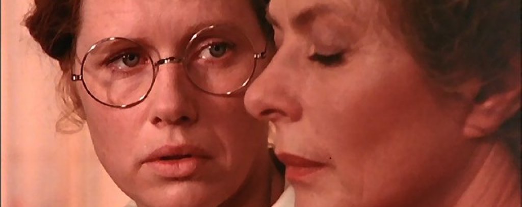 Ингрид Бергман в „Есенна соната“ ( Höstsonaten, 1978)
В партньорство с Лив Улман и под режисурата на Ингмар Бергман, великолепната Ингрид Бергман създава изключително запомняща се роля на майка със силен характер, която след много г