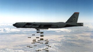B-52 Stratofortress е грабнакът на американската стратегическа авиация