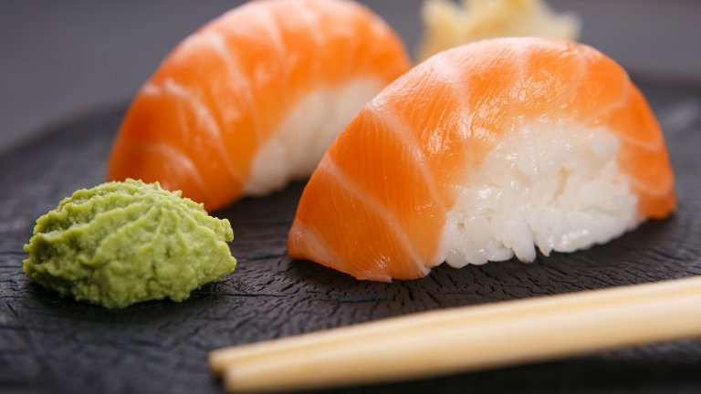 Сьомгата в суши изобщо не е нещо древно в Япония.