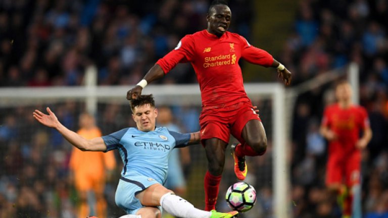 4. Джон Стоунс изглежда малко по-добре, Отаменди остава рисков
Няколко добри отигравания и блокирания и най-важното – не той направи дузпата – показват, че 22-годишният Стоунс се развива. Англичанинът игра до обикновено рисковия Николас Отаменд и Фернандиньо, който бе използват в защитата отново. Въпреки че Ливърпул имаше една дузина шансове пред вратата на Кабайеро, Стоунс изглеждаше по-стабилен от предишните големи мачове.