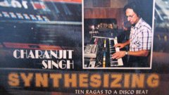Индийският музикант Шаранджит Сингх измисля по погрешка есид хауса през 1982-а с албума си Ten Ragas to a Disco Beat