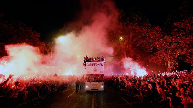 Реал донесе Десетата в Мадрид около 3 ч след полунощ и даде нов старт на празненствата на площада Сибелес.