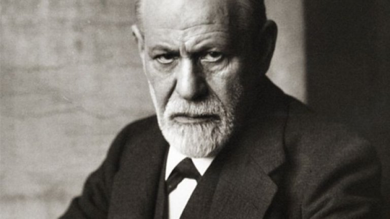 Фройд обезобразява Ема Екщайн
Д-р Зигмунд Фройд си е спечелил репутация в общественото пространство на добър ексцентрик, пълен с теории за това как тайно харесваш майка си и как определяш баща си чрез голотата. И макар това да води до подценяването на завещанието на Фройд като баща на модерната психология, поне мнението за работата му остава твърде положителна. Това можеше да не е така, ако обикновения човек беше чувал за случая на Ема Екщайн.
Тя е била пациент на Фройд, който я е лекувал за нервно заболяване. Поради факта, че това е Фройд, психиатърът набързо е стигнал до извода, че проблемите на Екщайн са плод на сексуална дисфункция. Диагнозата е хистерия, дължаща се на прекомерна мастурбация. Макар и диагнозата определено да е зловеща, не е отречена и  можем да приемем, че Фройд не е грешал. Лечението, обаче, е било ужасно грешно. 
Фройд изпраща Екщайн при неговия колега Вилхелм Флийс - специалисти по уши, нос, гърло, който е вярвал, че най-добрият начин да лекува самозадоволяването е да обгаря носните пътища. В следствие на неправилно поставена марля, жената получава инфекция в носа и остава обезобразена за цял живот. Макар и Фройд да е от зловещата страна, неговият експеримент можеше и да проработи – да позволиш на някого да ти изгори носа е възможно да намали сексуалните ти желания. 
