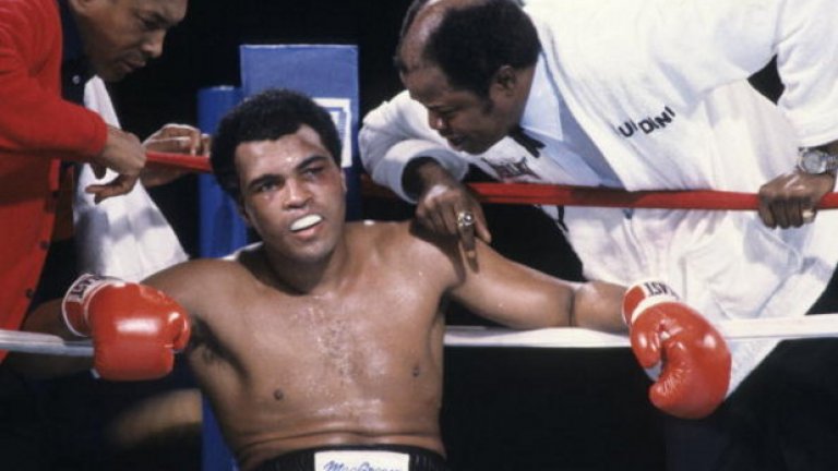 На 3 юни почина легендата Мохамед Али. Трикратният световен шампион по бокс си отиде на 74 г. след 32-годишна битка с болестта на Паркинсон. Освен с трите си титли в тежка категория от 1964, 1974 и 1978 година, Касиус Клей, който се преименува на Мохамед Али след като приема исляма, беше познат и като един от значимите борци за правата на афроамериканците в САЩ. ESPN го беше наредил на второ място в историята на бокса след Шугър Рей Леонард. За мнозина обаче Али си остава най-великият.