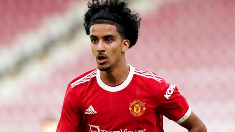 Кой е пакистанският Зидан, който дебютира за Манчестър Юнайтед