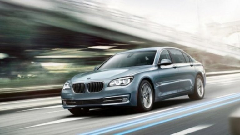 BMW ActiveHybrid 7
Луксозната лимузина на BMW окупира десетата позиция и може да се похвали с отлично ускорение – от 0 до 100 км/ч за 5,6 секунди. Общата мощност на хибридната установка е 350 к.с, идващи от 3-литров 6-цилиндров бензинов мотор с две турбини, който работи съвместно с електромотор. Максимална скорост 250 км/ч.