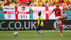 Рики Ламбърт вкарва втория гол за Англия срещу Еквадор.