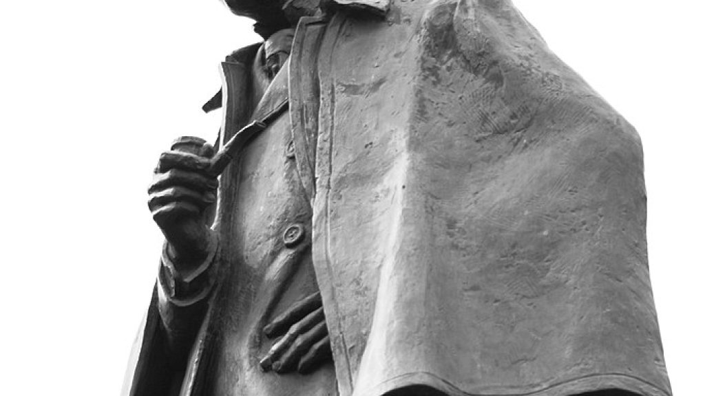 682px-Statue_of_Sherlock_Holmes_in_Edinburgh