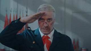 От Moskau до "Любимый город" - връзката на фронтмена на Rammstein със страната е все по-тясна