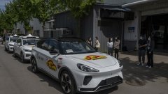 Системна неизправност спря работата на огромен брой автономни коли