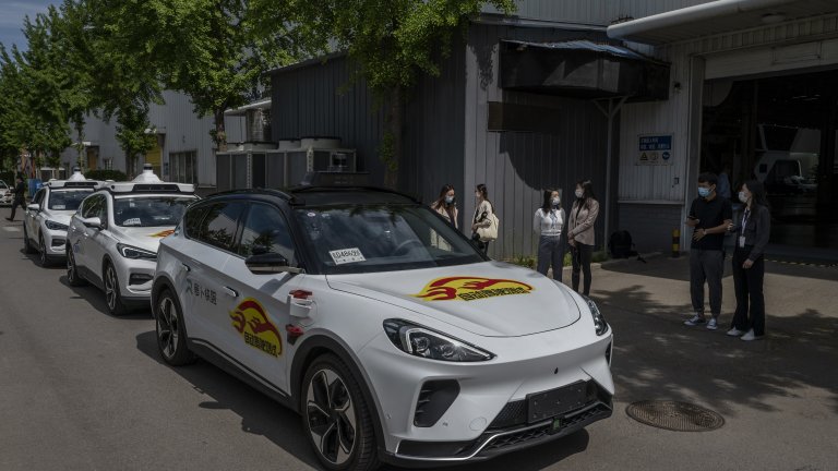 Системна неизправност спря работата на огромен брой автономни коли