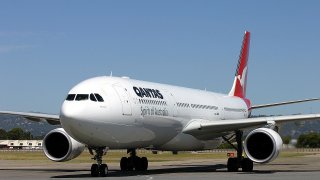 1280px-Airbus_A330-303,_Qantas_AN0743607