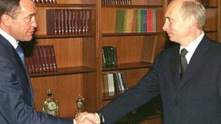 Михаил Лесин, който е известен в правителствените среди с прякора "Булдозерa", е бивш съветник на президента Владимир Путин по развитието на медиите и информационните технологии