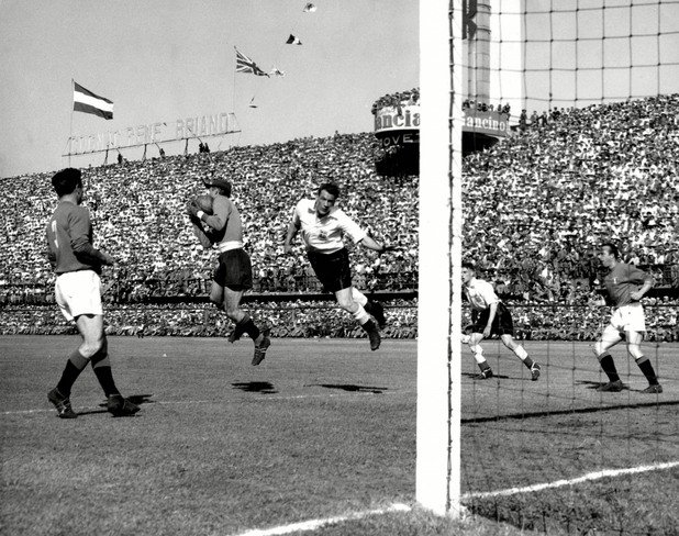 18 май 1952 г. Над 92 000 са изпълнили "Комунале" във Флоренция за мача, завършил 1:1.