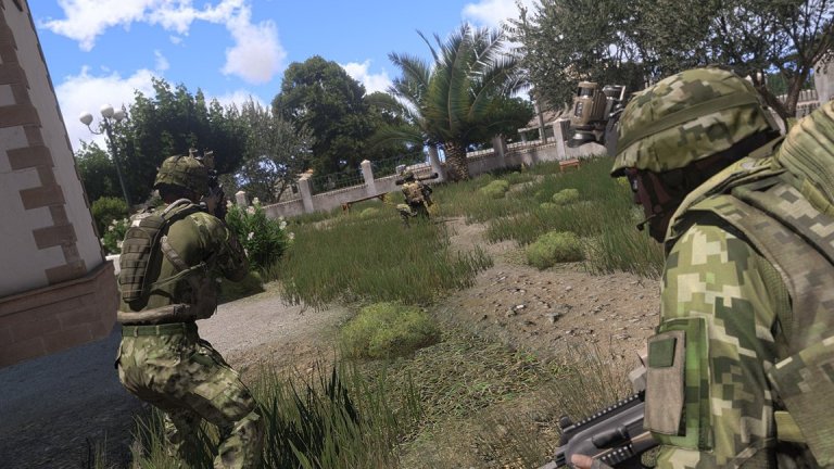 ARMA 3 
Военната тематика си е класика щом стане дума за симулатори, а тук сме на полето на свръхреалистичните игри. Екипът зад ARMA 3 се е погрижил дори и най-дребният детайл в сюжета да изглежда максимално правдоподобно – от оръжията и оборудването до хеликоптерите и танковете. Сюжетът ви праща в 2030 г., където вече е създаден Източен военен алианс, ръководен от суперсилите Иран и Китай. Алиансът набира все повече световна мощ за сметка на доброто старо НАТО, а вие се оказвате просто един играч в сблъсъка между титаните. 
Играта изисква невероятна концентрация, бързи реакции, съобразителност и находчивост – нещо, което не всеки симулатор изисква. Ако въобще войната може да бъде имитирана добре на компютърния екран – това го прави само ARMA.