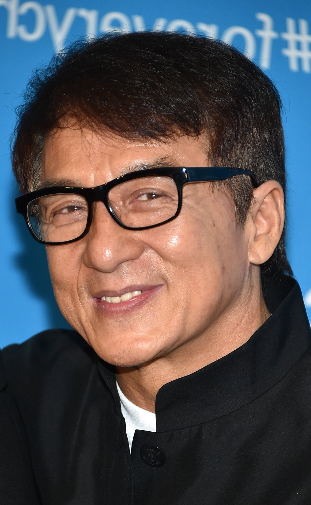 Синът на Джеки Чан Джейси прекарва шест месеца в затвора и плаща глоба от 330 долара за притежание на забранени вещества. 