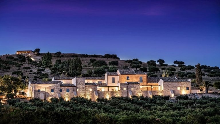 Компанията се възползва от различните типове почви и климатичните условия, за да създава характерни и вълнуващи вина