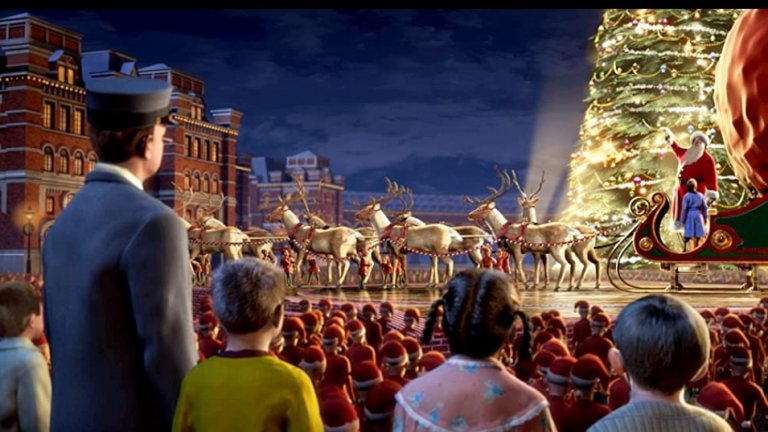 "Полярен експрес"
Старо, но златно, и по-важното, създадено от Робърт Земекис. Критиката е малко разнопосочна, но затова пък още с излизането си през 2004 г. филмът получава голяма популярност сред зрителите. Макар и с не традиционен весел тон като за Коледа, а по-скоро със задълбочен и мрачен, "Полярен експрес" все пак предлага историята за пътуване във време, в което много хора са затворени вкъщи. Затова качвайте децата на експреса и ги оставете да пътуват цели 100 минути. Зад анимациите стои и реалната игра на Том Ханкс, което може да привлече и някои родители пред екрана.