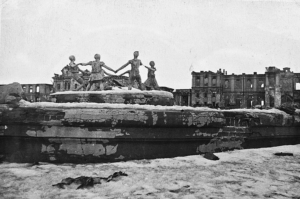 1024px-Фонтан_«Детский_хоровод»