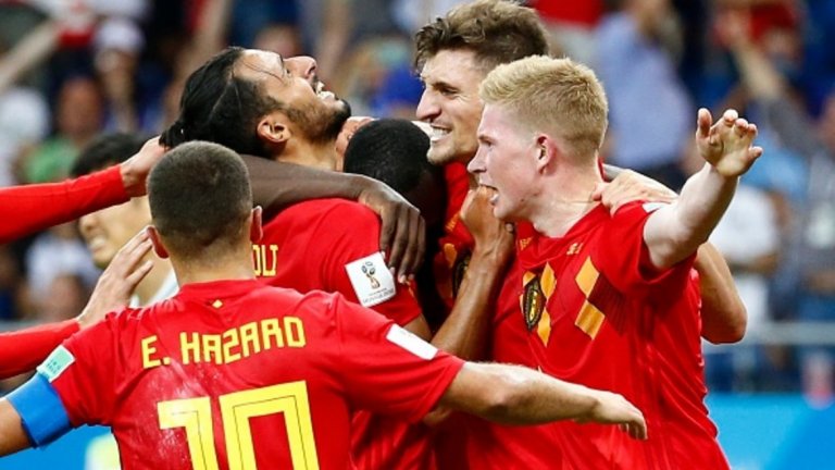 Белгия
Защо ще спечели първенството: Също като Франция, "червените дяволи" определено имат нужните играчи за крайна победа. Няма защита, която да не се чувства застрашена от Азар, Де Бройне, Лукаку и Мертенс, а резервната им скамейка осигурява предостатъчно дълбочина. Белгия е най-резултатният отбор в Русия до момента с 12 гола, а срещу Япония показа и характер пред заплахата от огромен провал.  
Защо няма да спечели: И отново подобно на Франция, селекционерът изглежда не успява да се справи напълно с целия наличен талант. Роберто Мартинес обърна мача с Япония благодарение на смените си, но преди това "самураите" разкриха пробойните в странната игрова схема, която той налага. На защитниците им липсва скорост, а Мюние и Караско далеч не са идеалните халф-бекове за тази система. Белгийците трябва да изиграят мача на живота си срещу Бразилия, за да компенсират тези недостатъци.