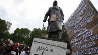 За някои тези вандалски действия са опит да се пренапише историята и да се опростяват неща, които по принцип далеч не са толкова прости