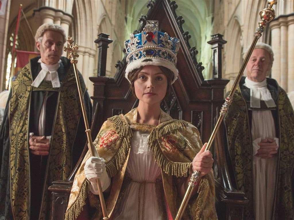 9. “Victoria” 

Годината е 1837 и тинейджърката Виктория е коронясана за кралица на Англия. 