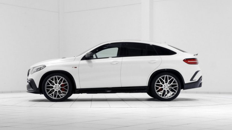 850 конски сили и 1400 Nm, максимална скорост над 320 конски сили и ускорение от 0 до 100 км/ч за 3,8 секунди. И да не забравим – гаранцията е 3 години или 100 000 километра.