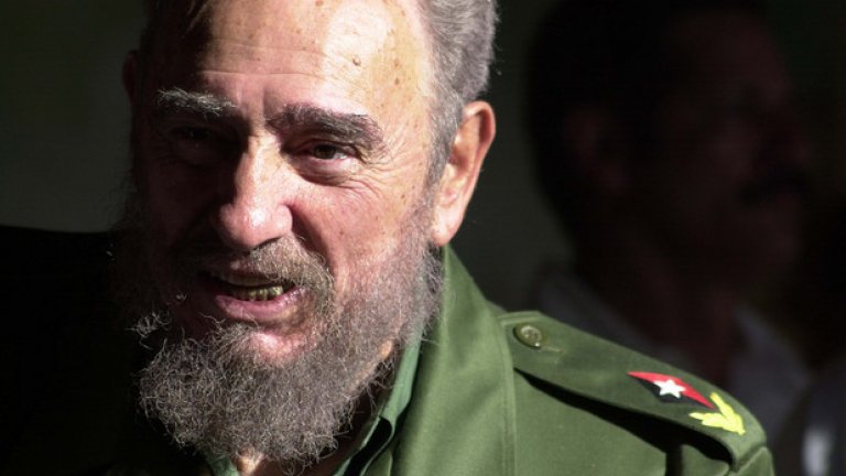 Десетилетия наред Кастро беше трън в петите на САЩ, които неколкократно се опитаха да го свалят от власт.